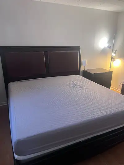 Vente de lit king + sommier + chevet de lit+ commodes, View more