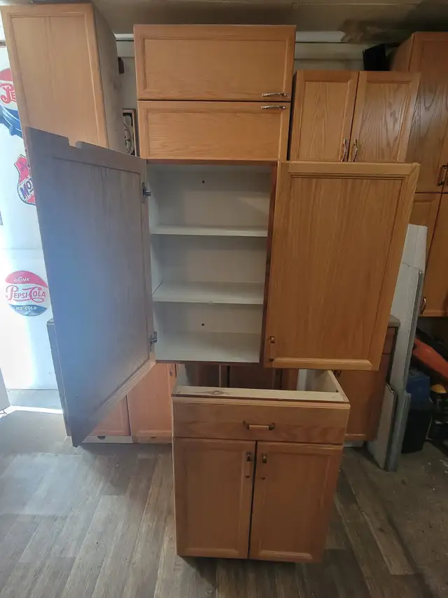 Oak Kitchen Cabinets  in Cabinets & Countertops in Red Deer - Image 3