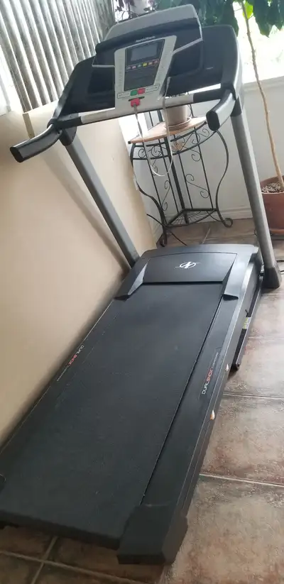 Folding treadmill/Tapis roulant pliable, View more