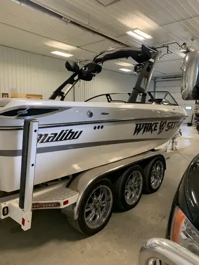 Selling my 2010 Malibu Wakesetter LSV23, one of the most sought-after wake/surf boats on the market....