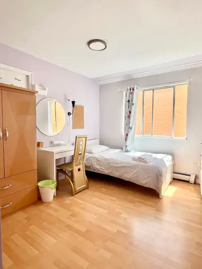 Furnished Room for Rent – $900/month (1st floor) East 7th Ave & Rupert St, Vancouver 5 min walk to R...