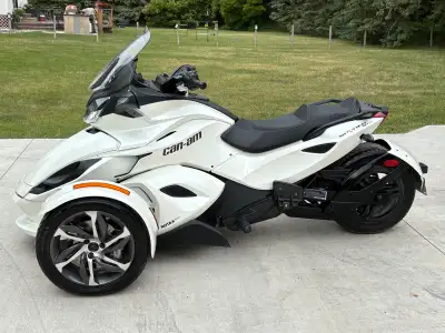 Beautiful pearl white 2014 CanAm Spyder. Meticulously maintained with under 16k highway kms. Not saf...