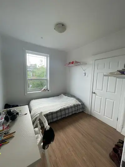 Parc Ex Room for rent 534$. 8 min walk from Gare Parc. Short to long term.