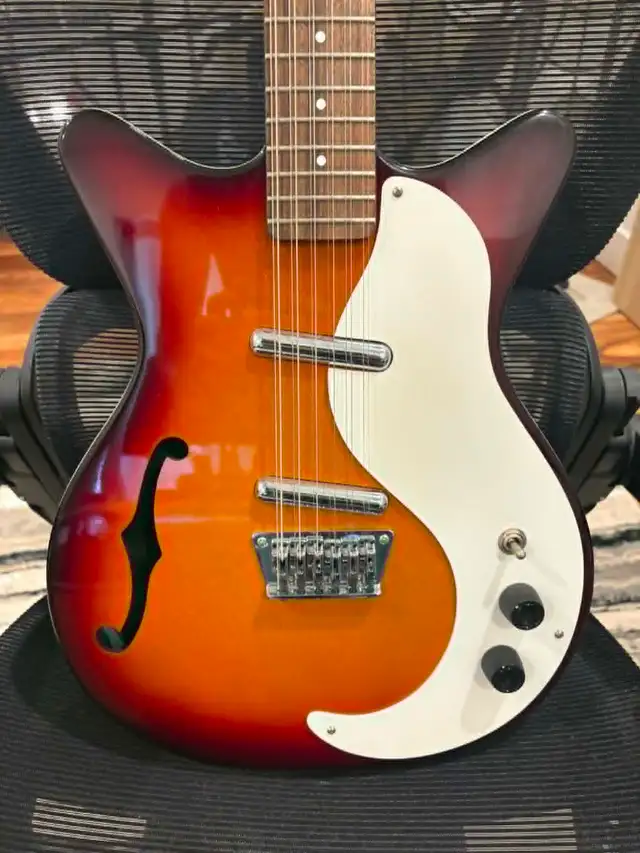 2004 sunburst DanElectro DC59/12 12 string electric in Guitars in Kingston - Image 3