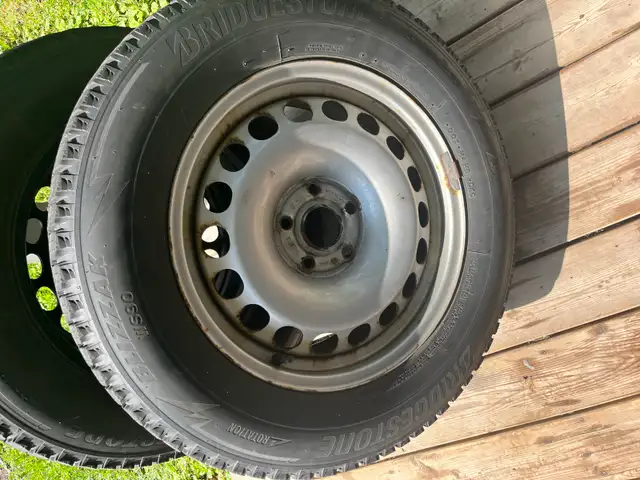 215/65/16 Bridgestone Blizzak winter tires on rims in Tires & Rims in Barrie - Image 7
