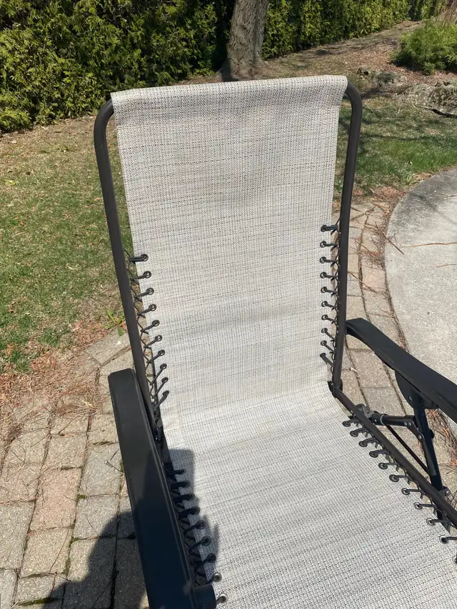 VICTORY GARDEN Zero Gravity Lounge Chair with Pillow, Beige in Patio & Garden Furniture in Markham / York Region - Image 4