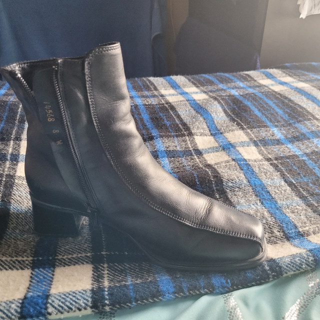 Leather Women's booties in Women's - Shoes in Whitehorse