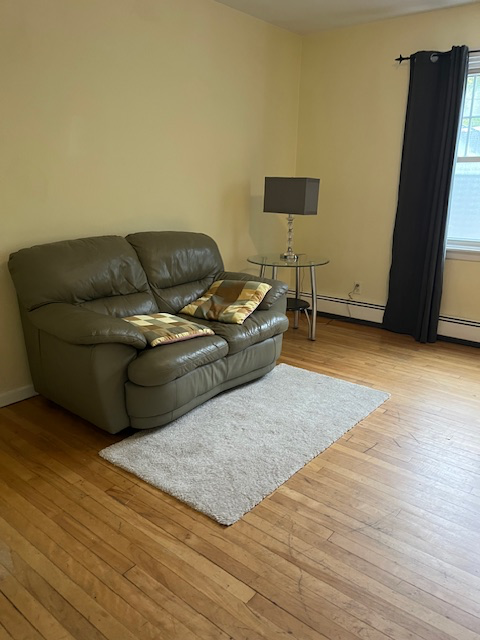 COZY, BRIGHT 2 BEDROOM on Windsor Street in Long Term Rentals in City of Halifax - Image 5