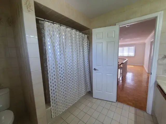 Furnished 2nd-floor private room for rent in Room Rentals & Roommates in Mississauga / Peel Region - Image 5