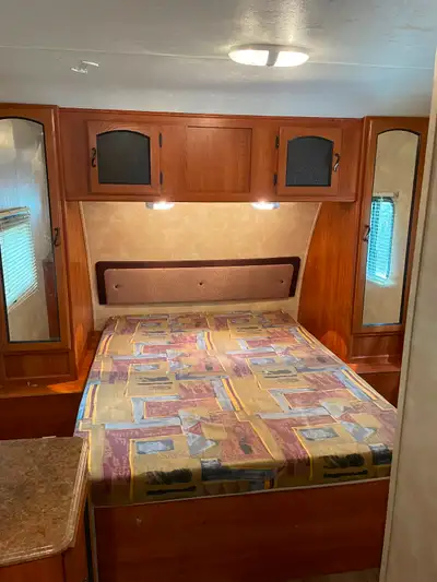 2011 26ft travel trailer , 10ft bump out. Sleeps 6, comes with two 20lb propane tanks, battery, heat...