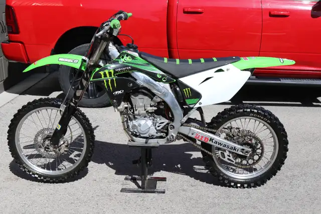 2007 Kawasaki KX-450 in Dirt Bikes & Motocross in St. Catharines - Image 3