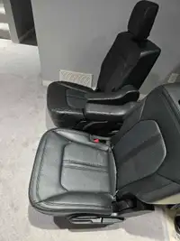 Ford expedition brand new middle captain seats