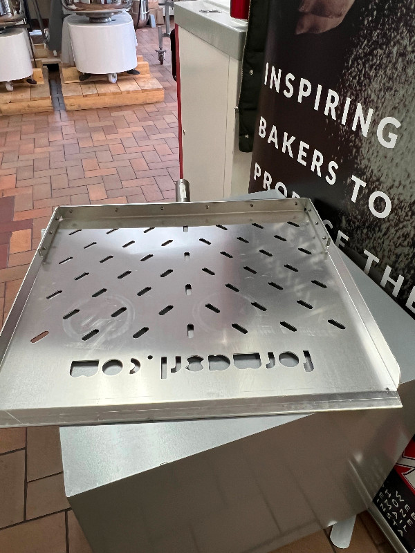 Aluminum oven peel with perforation and side and rear wall. 22"w in Industrial Kitchen Supplies in Burnaby/New Westminster - Image 3
