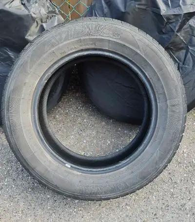 Yokohama AVID S33 Tire 225/65R17 102T 7/32nd - 6mm tread Asking $40, located in central Oshawa near...