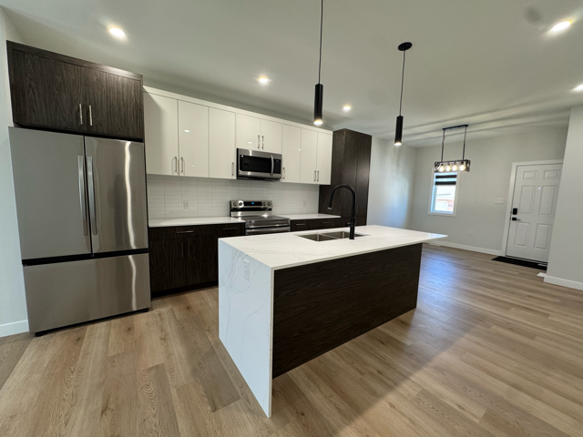 **Beautiful 3Bed 2.5Bath Duplex in Glenwood** in Long Term Rentals in Winnipeg - Image 2