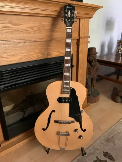This Grote jazz guitar is a beautiful, pre-owned thinline hollow-body instrument featuring a natural...