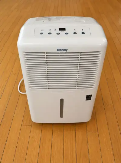 DESCRIPTION : À vendre : déshumidificateur Danby en excellent état, efficace et économe en énergie....