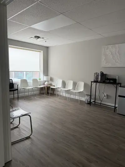 Large clinic treatment room for rent in Newmarket. Perfect for physiotherapists, chiropractors, and...