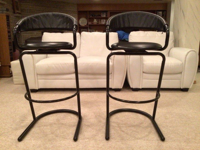 Two Swivelling Bar Stools in Chairs & Recliners in Winnipeg - Image 3