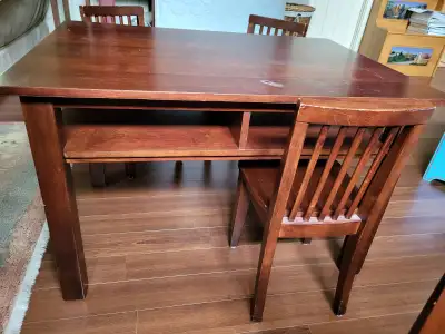 Table d’enfants en bois massif avec placage de bouleau et de cerisier, 40’’ x 28’’ x 26’’ (Larg. x P...