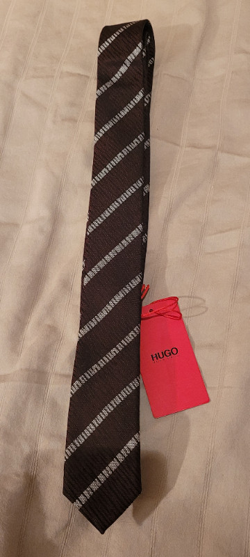Hugo Boss Silk Slim Tie New with tag Made in Italy Cravate dans Hommes  à Ville de Montréal