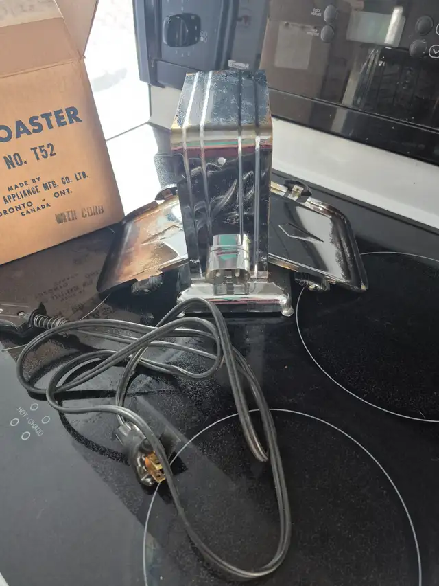 Vintage toaster in Arts & Collectibles in Portage la Prairie - Image 2