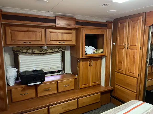 2006 Monaco Kinght PDQ Motorise in RVs & Motorhomes in Sherbrooke - Image 3