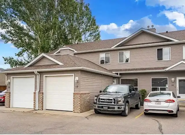 Beautiful townhome for rent includes garage