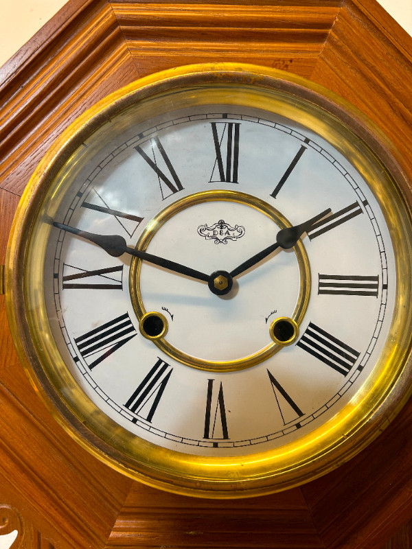 Regulator Clock in Home Décor & Accents in Markham / York Region - Image 2