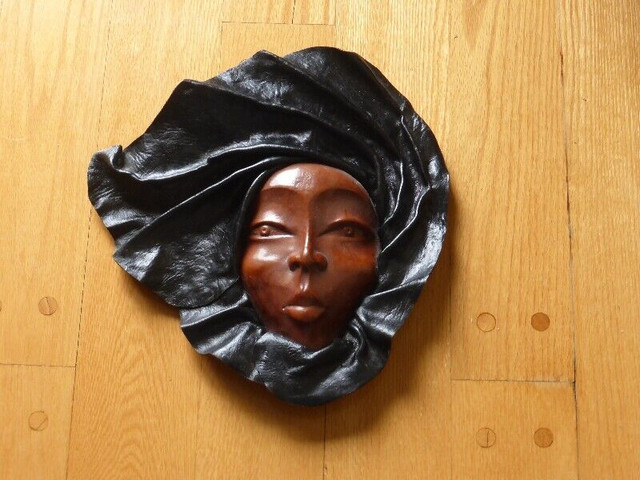 Masque en cuir  beige et noir dans Art et objets de collection  à Longueuil/Rive Sud - Image 2