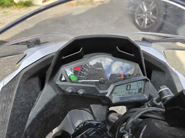 2014 Kawasaki Ninja 300 in Sport Bikes in Kitchener / Waterloo - Image 5