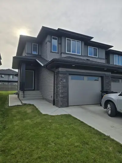 3 bedroom 2.5 bath Townhouse avail July 15