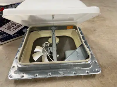 Grandeur 14 pouces par 14 pouces(standard) Électrique 12 volts Couleur blanc Ouverture manuel Couvre...