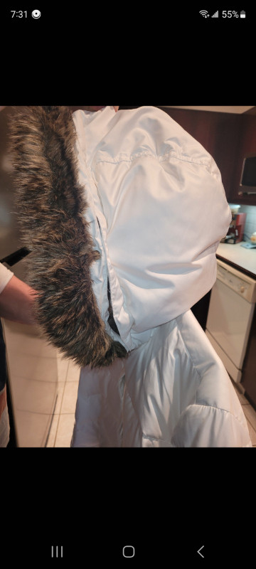 Lds wht Hilfiger coat 25$$ dans Femmes - Hauts et vêtements d'extérieur  à Laval/Rive Nord - Image 4