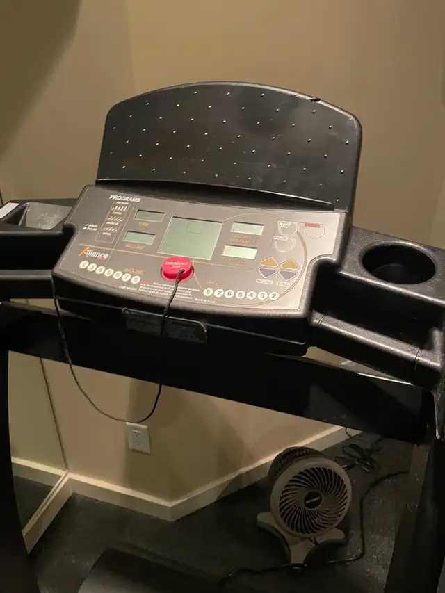 Treadmill  in Exercise Equipment in Edmonton - Image 3