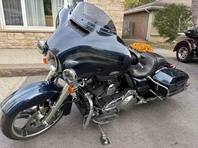 Harley Davidson StreetGlide  in Touring in Oakville / Halton Region - Image 10