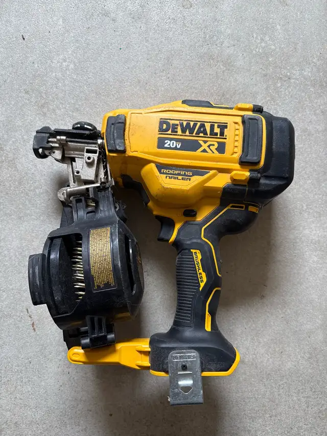 Dewalt 20v cordless roofing nailer in Power Tools in Kitchener / Waterloo - Image 3