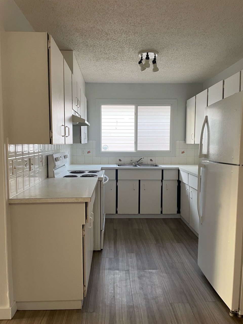 3 bd Laundry & Utilities included! 5