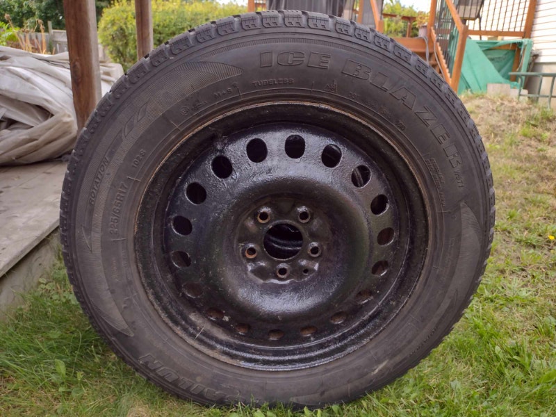 Winter Tires and Rim FOR SALE 225/65/17 Pneus et jantes Longueuil