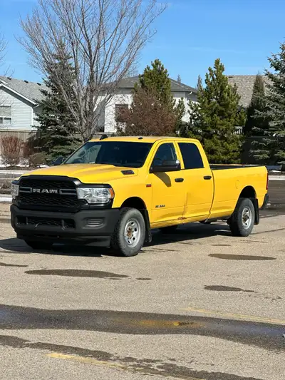 2019 Dodge Ram 2500 Crew Cab 2WD 6.4L HEMI Gas Engine Active status, Accident free Runs and drive gr...