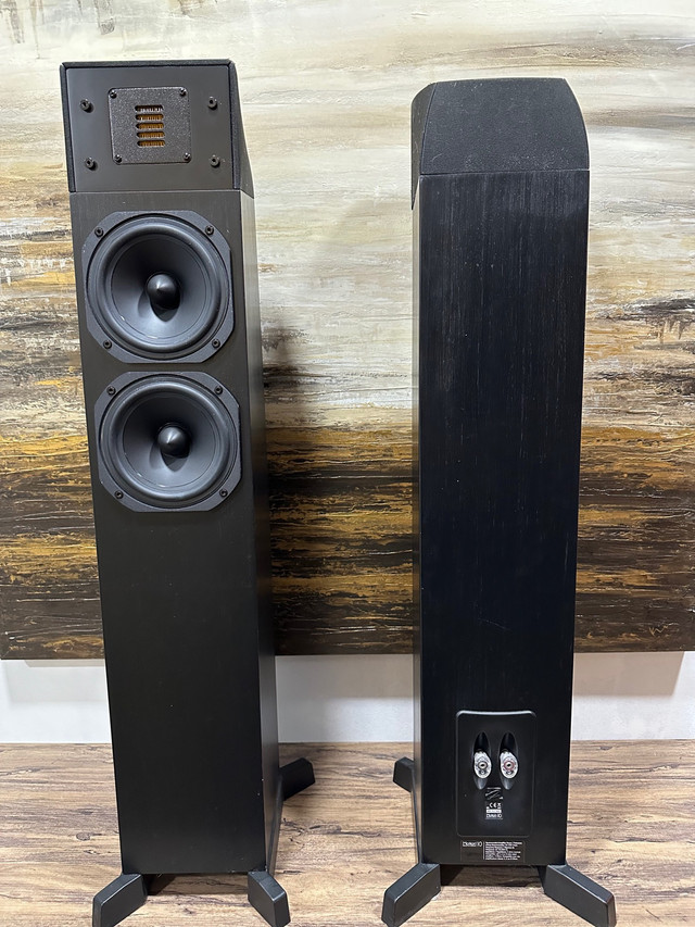 Martin Logan Motion 10 Floor Standing Tower Speakers in Stereo Systems & Home Theatre in Regina