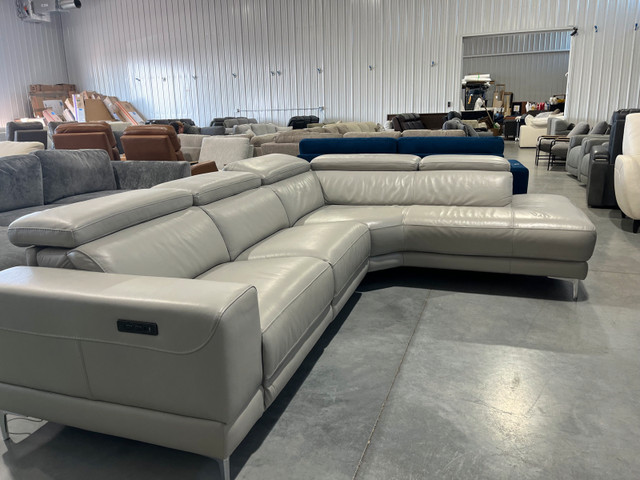 Top Grain Leather Power Reclining Sectional (BRAND NEW) in Couches & Futons in Winnipeg - Image 2