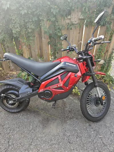 New PitHog Max electric motorcycle 500w. Lithium ion battery, speed 32km, distance 90km.