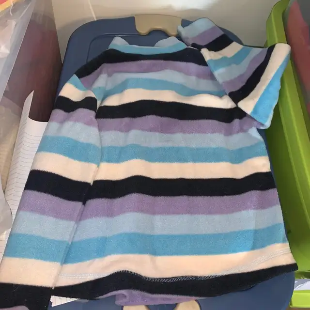 girls Size 8 pink hoodie shirt and Gap sweater $4 in Kids & Youth in Oshawa / Durham Region - Image 5