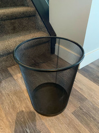 Mesh metal waste bin