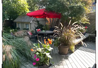 PORT CREDIT 2 BEDROOM + DEN  APARTMENT