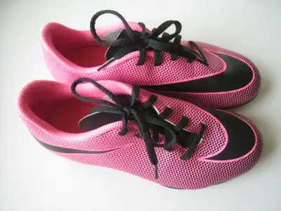 Nike Girls/Youth Pink Soccer Cleats - Size 6Y, View more