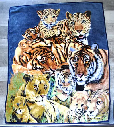 BLANKET / COMFORTER / THROW, View more