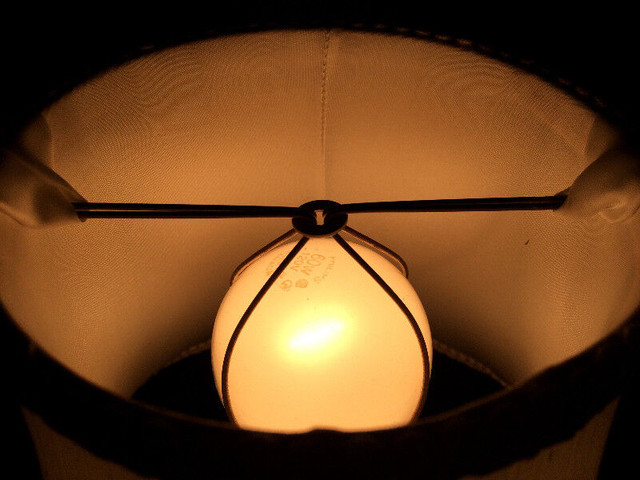 LAMPE DE TABLE CHEVET BUREAU VINTAGE RÉTRO CRYSTAL MARBRE CHROME dans Art et objets de collection  à Ville de Montréal - Image 4