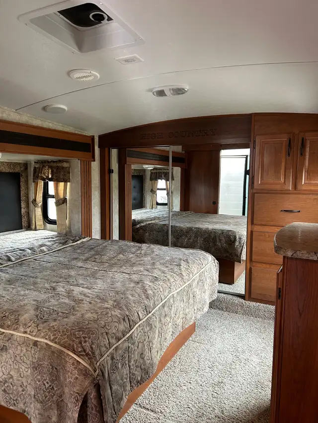 Fifth Wheel 2013 Cougar High Country 315RES - Spacious & Cozy in Travel Trailers & Campers in Regina - Image 11